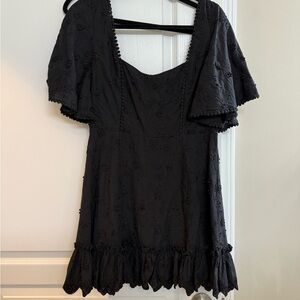 Show Po- Elegant Black Lace Dress